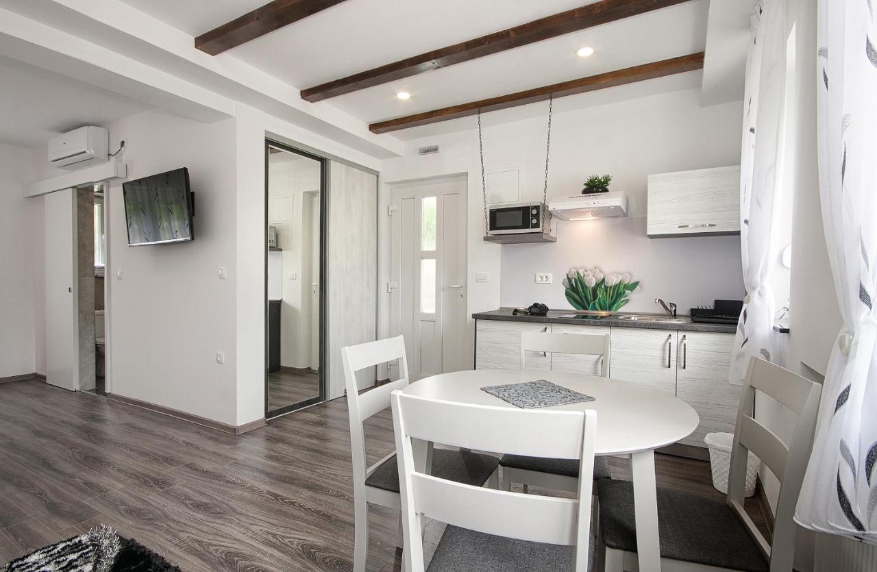Čatrnja Studio Apartments Kaya מראה חיצוני תמונה